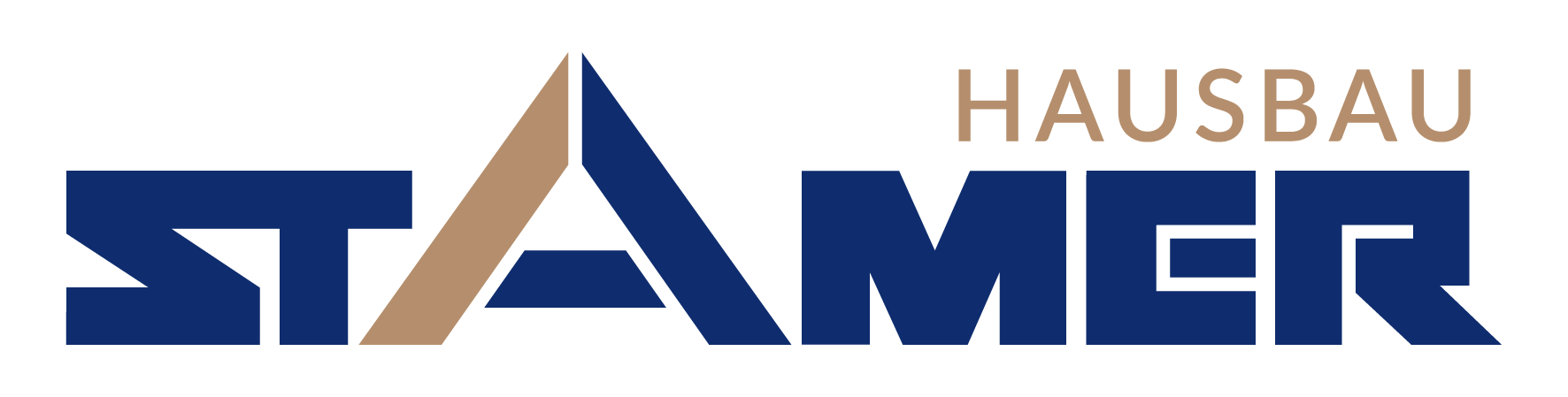 Stamer Hausbau Logo: Dunkelblauer Schriftzug "STAMER" mit beigem Dachelement, darüber "HAUSBAU" in Beige.